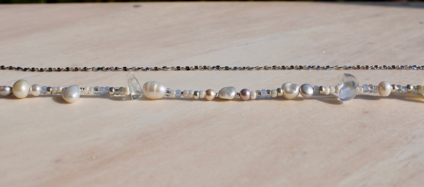 Exquisite freshwater pearl belly chain featuring a silver-colored chain, adding a touch of elegance and sophistication to any ensemble.