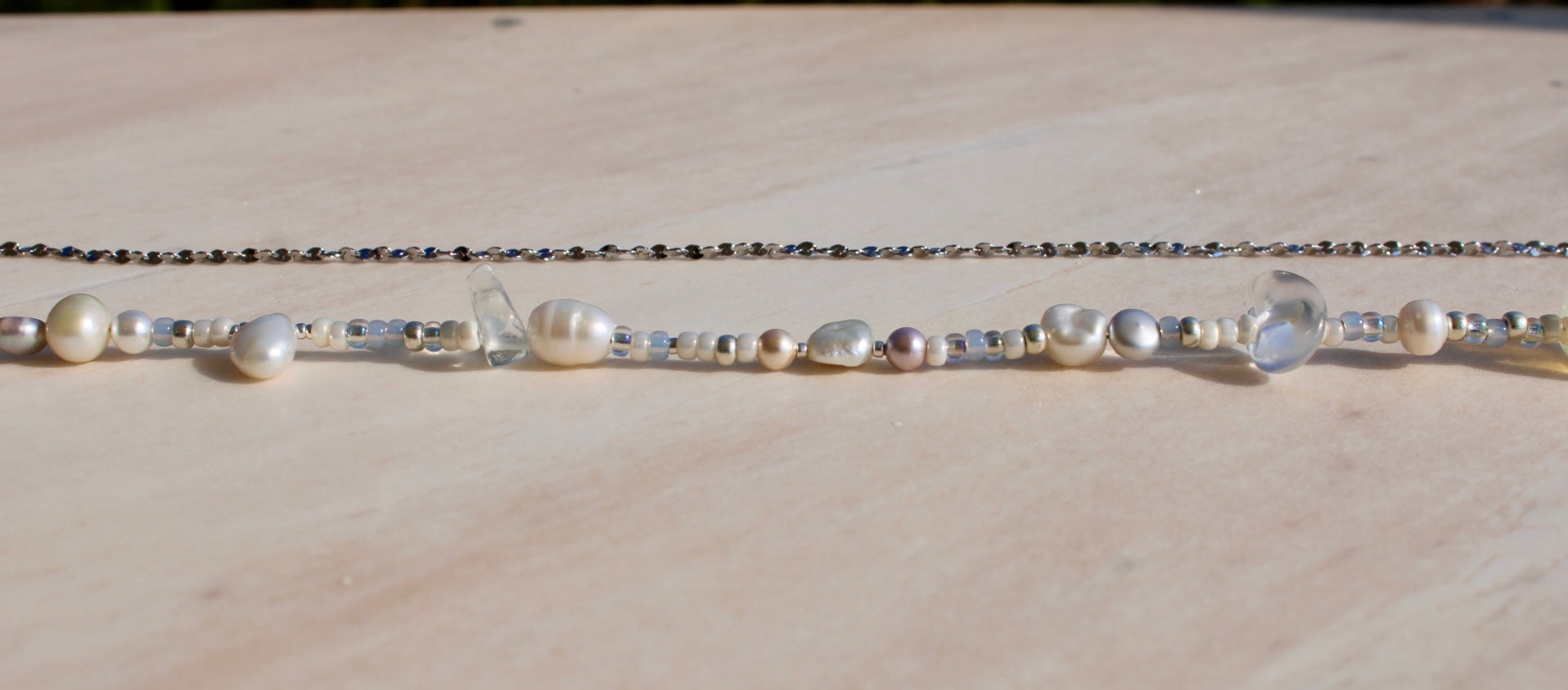 Exquisite freshwater pearl belly chain featuring a silver-colored chain, adding a touch of elegance and sophistication to any ensemble.