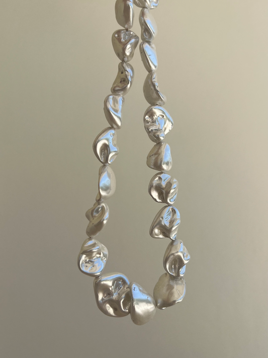 Exquisite mother of pearl shell necklace, showcasing unparalleled uniqueness and natural beauty in its design.