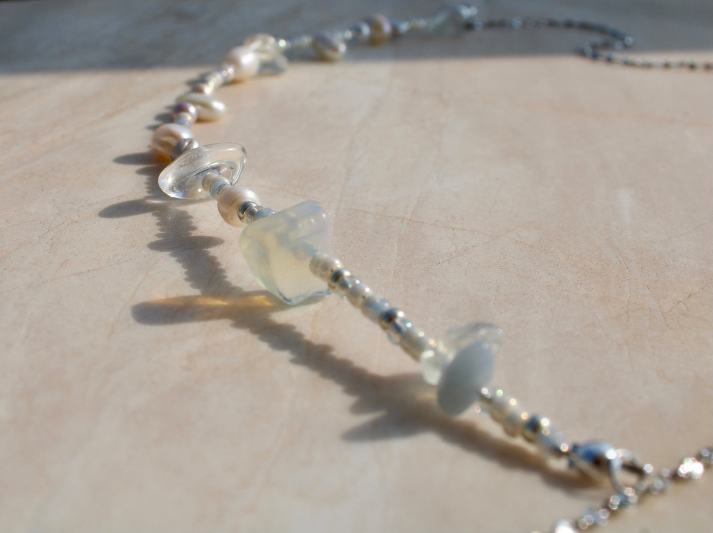 Exquisite freshwater pearl belly chain featuring a silver-colored chain, adding a touch of elegance and sophistication to any ensemble.