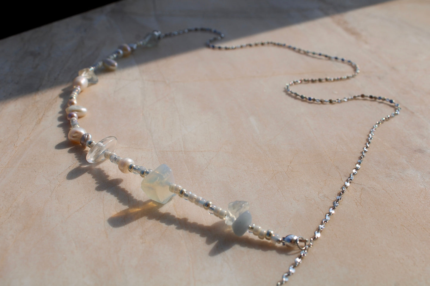 Exquisite freshwater pearl belly chain featuring a silver-colored chain, adding a touch of elegance and sophistication to any ensemble.